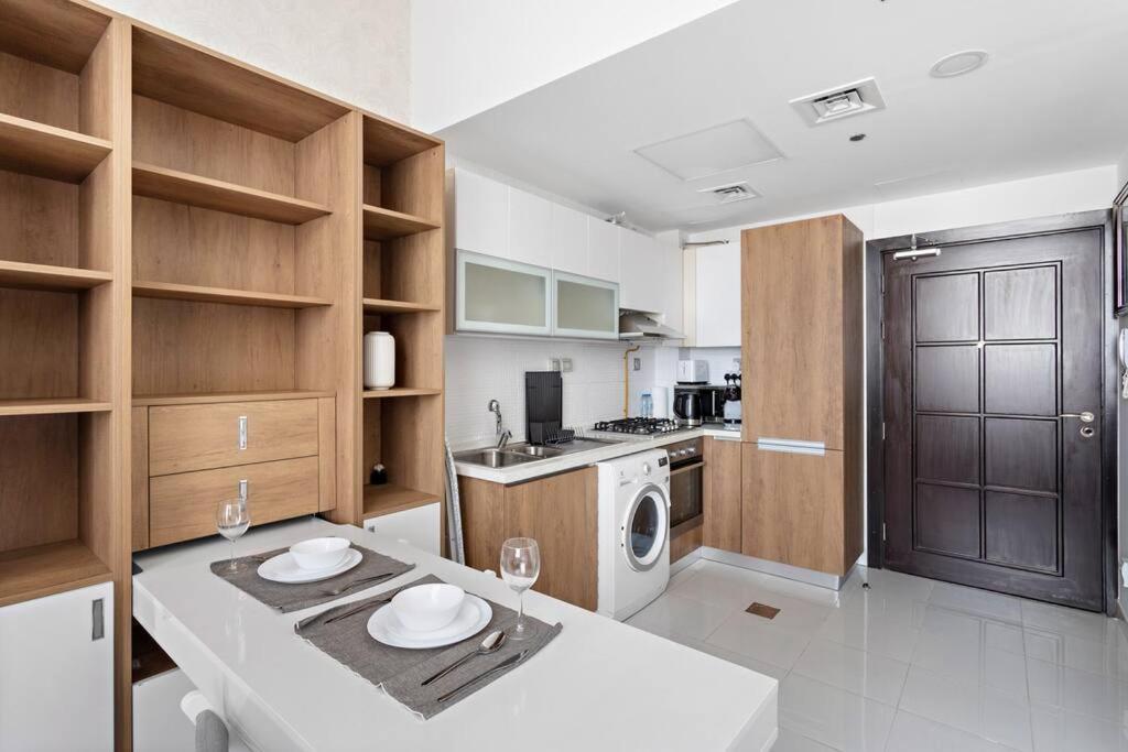 Modern Studio Close To Metro Daire Dubai Dış mekan fotoğraf