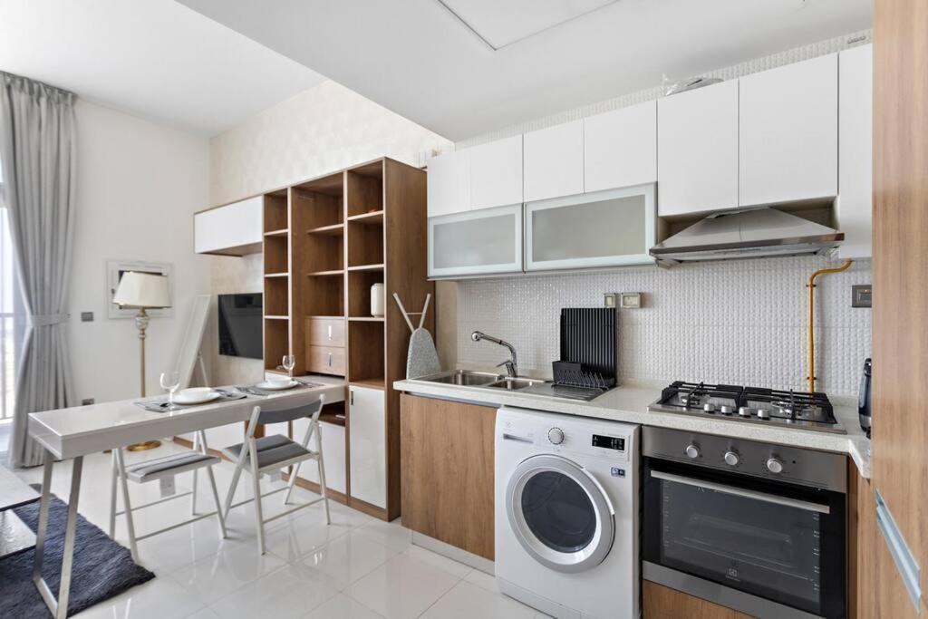 Modern Studio Close To Metro Daire Dubai Dış mekan fotoğraf